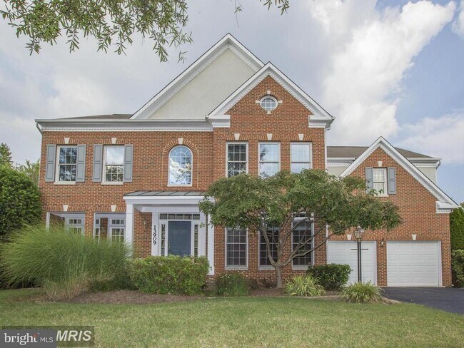 13909 Willow Tree Dr in Rockville, MD - Building Photo - Building Photo
