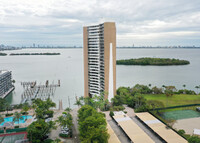 Palm Bay Tower in Miami, FL - Foto de edificio - Building Photo