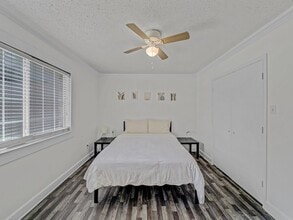 416 W 9th St, Unit 1-201 in Dallas, TX - Building Photo - Building Photo