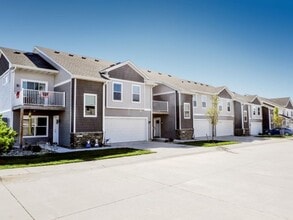 Ledgestone Townhomes in Ankeny, IA - Building Photo - Interior Photo