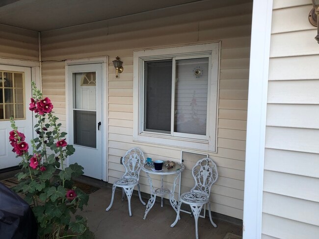 5645 Oak Ranch Rd in Flagstaff, AZ - Foto de edificio - Building Photo