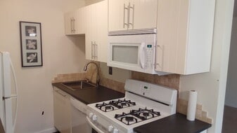 8601 Manchester Rd, Unit 406 in Silver Spring, MD - Building Photo