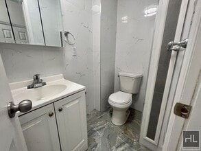3BR 1BA 1100sft Floor Through in Brooklyn, NY - Building Photo - Building Photo