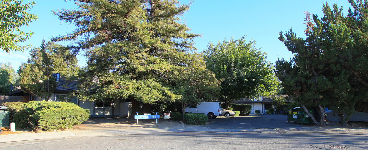 Peppertree in Sacramento, CA - Foto de edificio