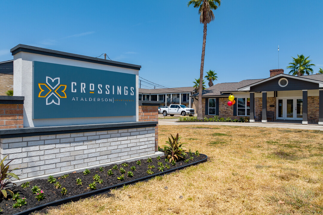 Crossings at Alderson Apartments in Houston, TX - Foto de edificio