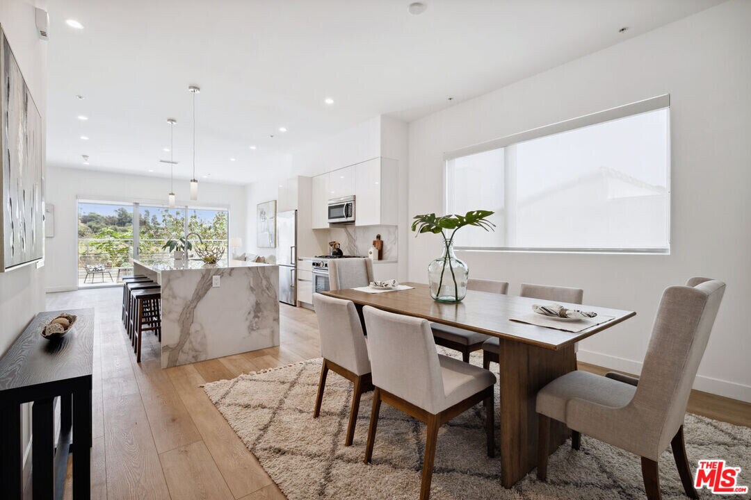 957 Figueroa Terrace in Los Angeles, CA - Building Photo