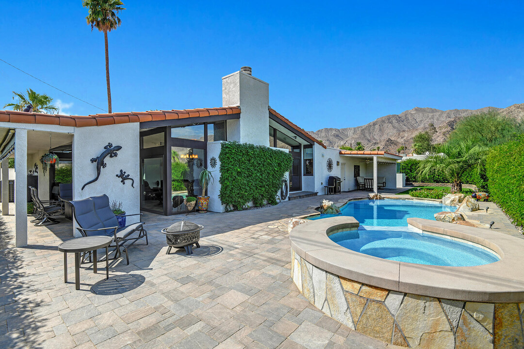 54270 Avenida Alvarado in La Quinta, CA - Building Photo