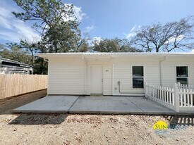 322 Lewis St in Fort Walton Beach, FL - Building Photo