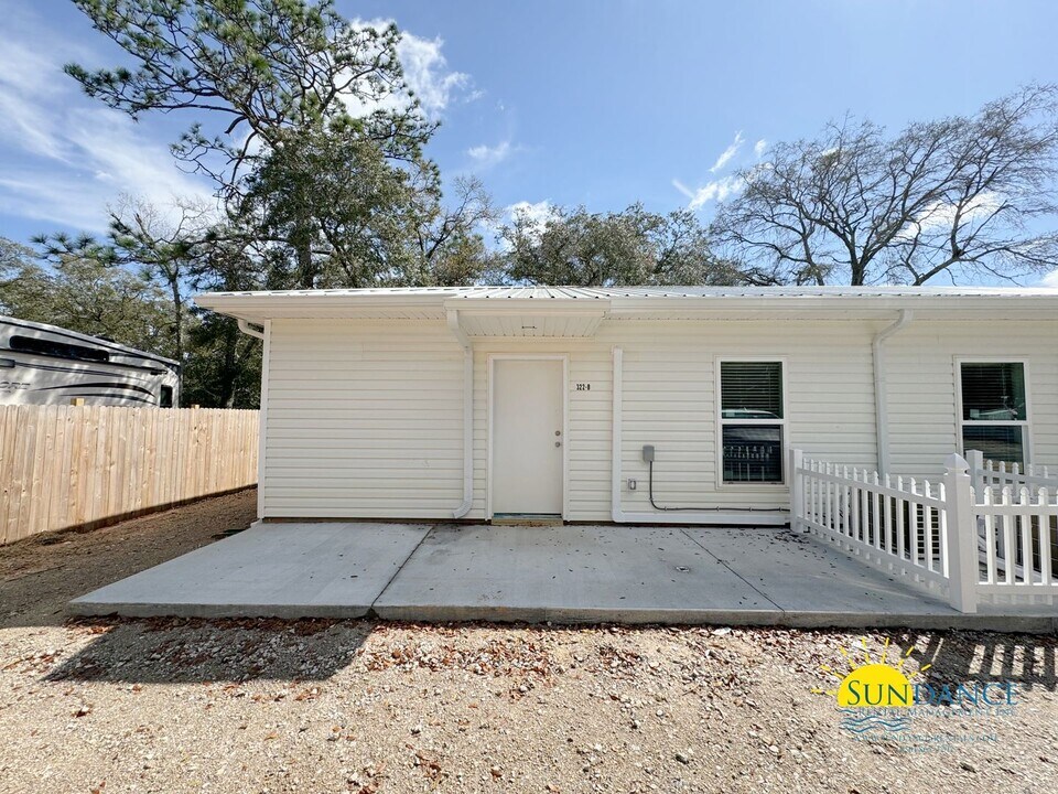 322 Lewis St in Fort Walton Beach, FL - Building Photo