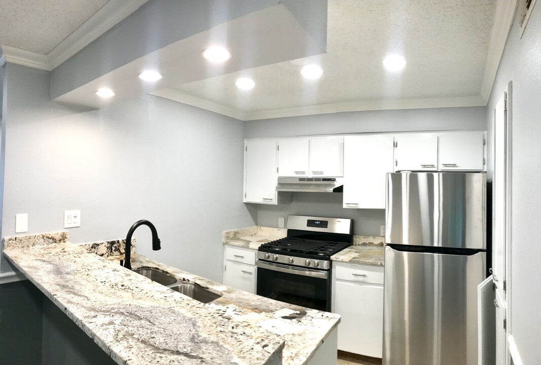 623 Donaldson Ave, Unit 1 BR in San Antonio, TX - Building Photo