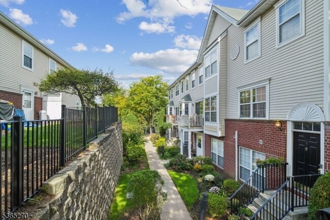 50 Pine St in Montclair, NJ - Building Photo - Building Photo