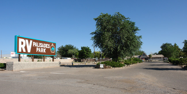 9201 Central Ave NW in Albuquerque, NM - Building Photo - Building Photo