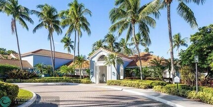 3153 Clint Moore Rd in Boca Raton, FL - Foto de edificio - Building Photo