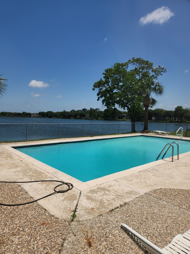 8912 Glacier Ave in Texas City, TX - Building Photo - Building Photo