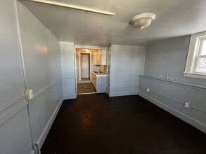 20 Alder St, Unit Apt B in Waterbury, CT - Building Photo - Building Photo