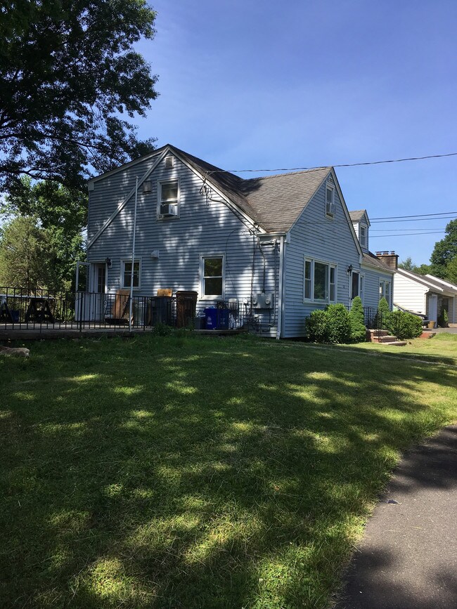 121 Woodlawn Ave Apartments and Nearby Bridgewater Apartments For Rent