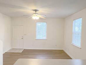 924 Ashburn Dr in Tallahassee, FL - Building Photo - Building Photo