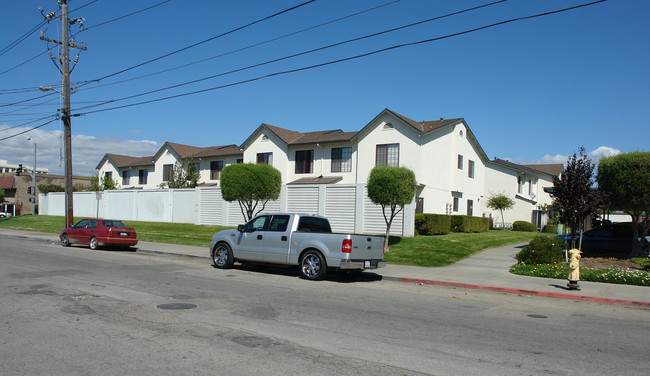 Villa La Posada in Watsonville, CA - Building Photo - Building Photo