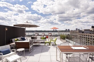 550 W 54th St in New York, NY - Building Photo - Building Photo