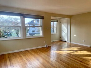 3026 12th Ave W in Seattle, WA - Building Photo - Building Photo