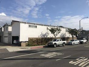 205 33rd St in Newport Beach, CA - Foto de edificio - Building Photo