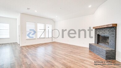 631 Gould St in Pilot Point, TX - Foto de edificio - Building Photo