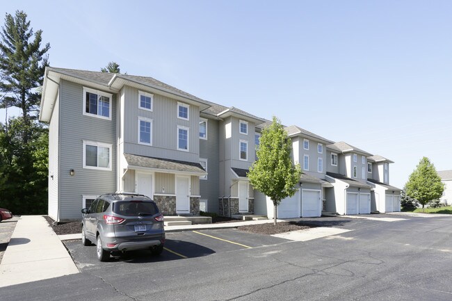 Conifer Creek Townhomes in Allendale, MI - Foto de edificio - Building Photo