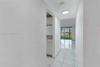 19729 SW 114th Ave in Miami, FL - Building Photo - Building Photo