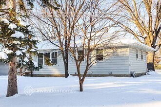 816 81st Ave N in Minneapolis, MN - Foto de edificio - Building Photo