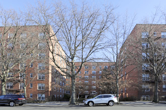 The Majestic in Flushing, NY - Foto de edificio - Building Photo