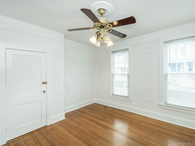 70 Central Ave in Sea Cliff, NY - Building Photo - Building Photo