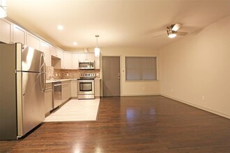4737 Aftonshire Dr in Houston, TX - Building Photo - Building Photo