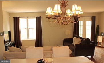 6038 Lands End Ln in Alexandria, VA - Foto de edificio - Building Photo