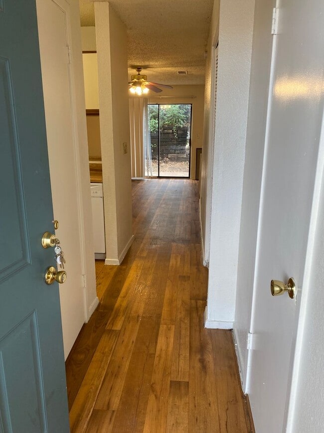 842 W Collins St in Denton, TX - Building Photo - Building Photo