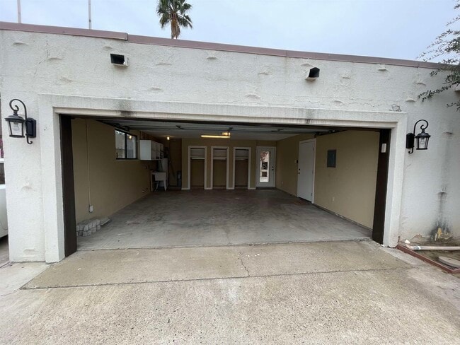 2202 O'Kane St in Laredo, TX - Building Photo - Building Photo