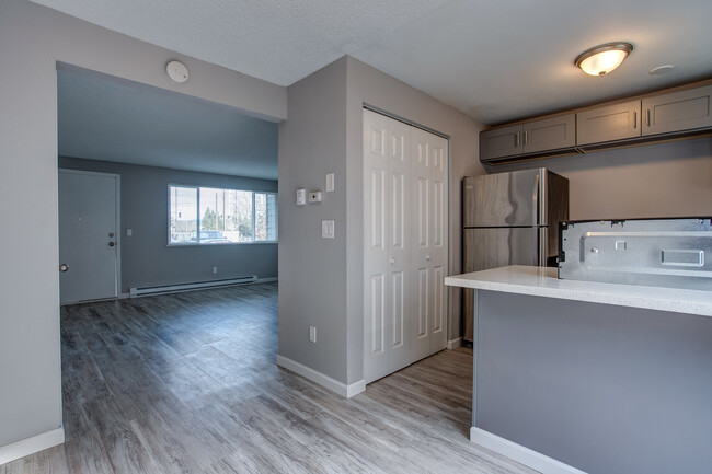 Saint Marys Crossing in Beaverton, OR - Building Photo - Building Photo