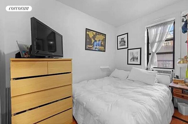 55 Barrow St in New York, NY - Building Photo - Building Photo