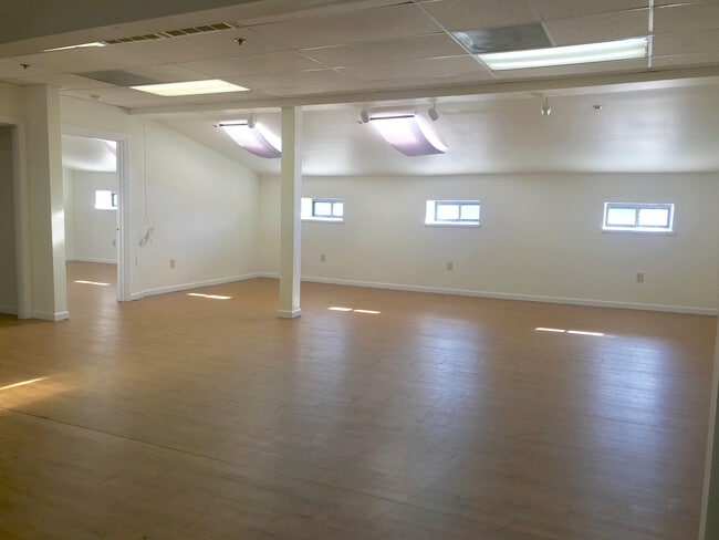 5 Colony St