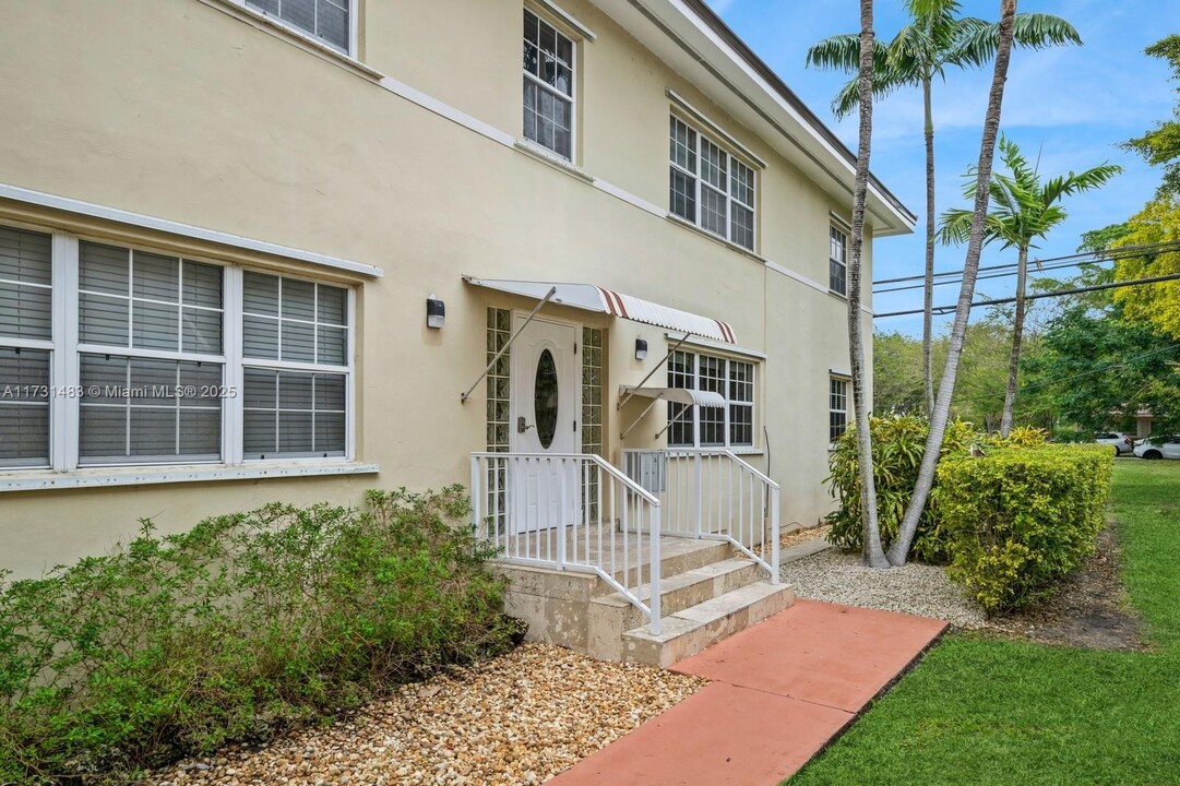 237 Madeira Ave in Coral Gables, FL - Building Photo