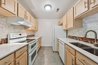 1426 Stonebridge Cir in Wheaton, IL - Building Photo - Building Photo