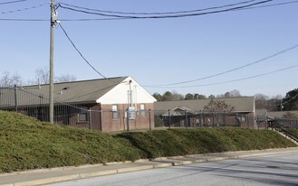 Brown Franklin Court in Laurens, SC - Foto de edificio - Building Photo