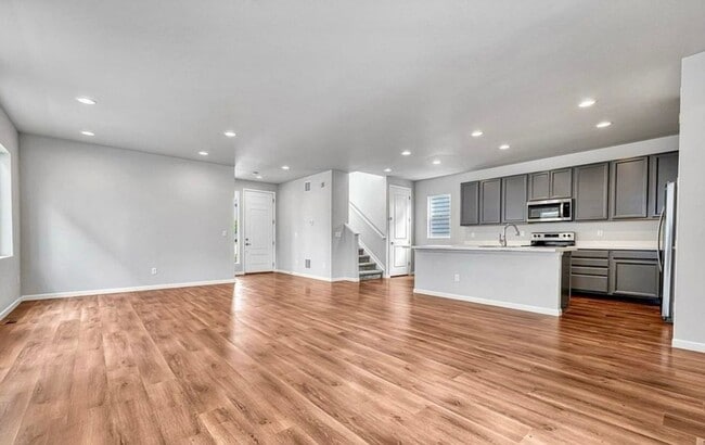 8911 Eagle River St in Littleton, CO - Foto de edificio - Building Photo