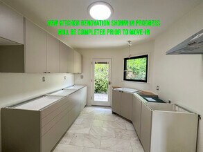 14501 W Sunset Blvd in Pacific Palisades, CA - Foto de edificio - Building Photo