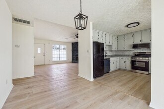 1063 Salisbury Trail in Riverdale, GA - Building Photo - Building Photo