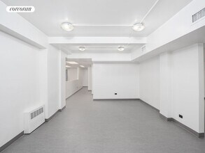 35 E 35th St in New York, NY - Building Photo - Building Photo