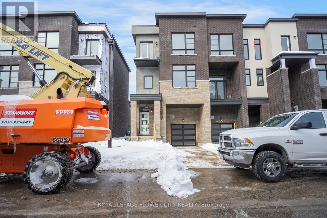 85 Paradox St in Vaughan, ON - Building Photo