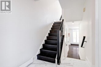 445 Stone Church Rd W in Hamilton, ON - Building Photo - Building Photo