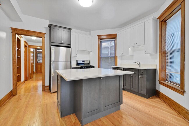 1826 W Patterson Ave in Chicago, IL - Building Photo - Building Photo