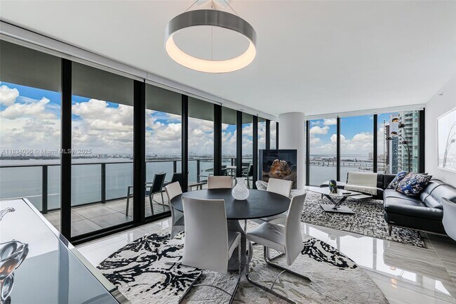 3131 NE 7th Ave, Unit 40001 in Miami, FL - Foto de edificio - Building Photo