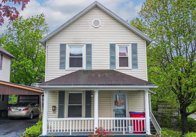 property at 5 Harlem Ave